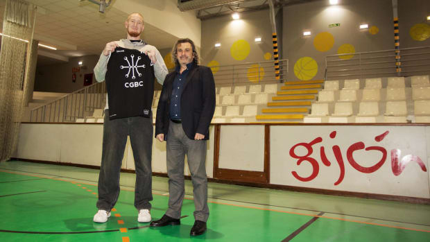 robert-swift-spain-contract-circulo-gijon.jpg